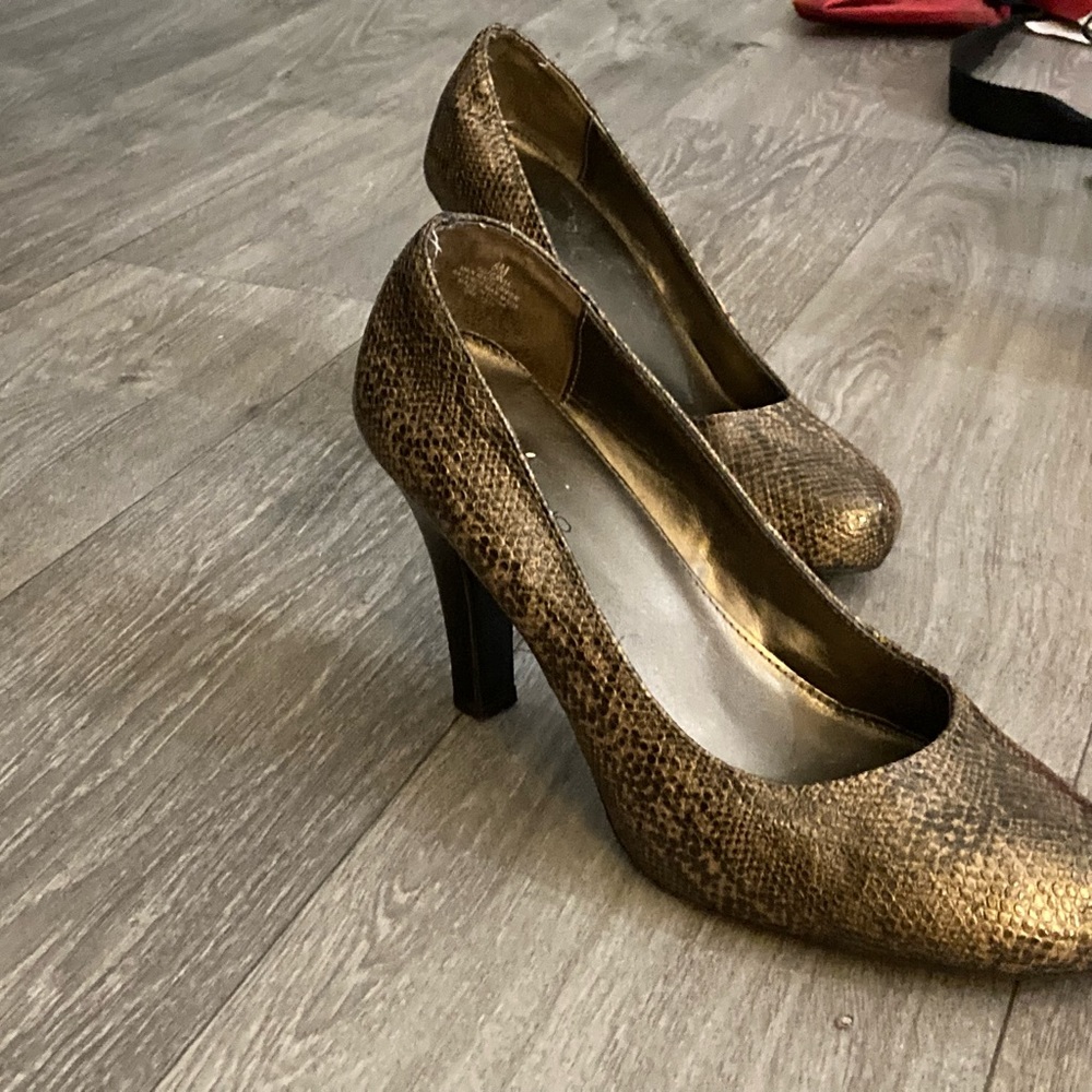 Bandilino gold and black snakeskin in good shape